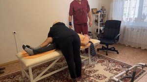 Пациент из ДНР с коленным протезом на приеме у костоправа