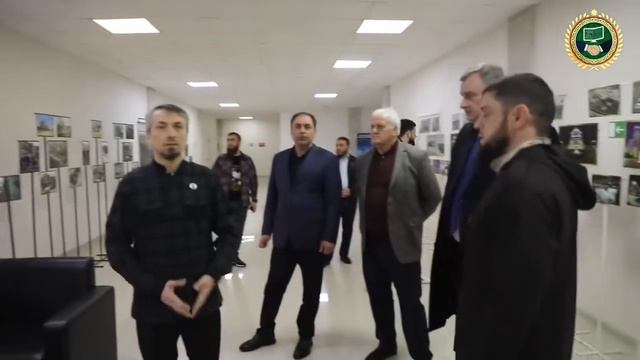 Эдуард Бутба и его помощник Роланд Гамисония, находится с визитом в Чечню смотреть онлайн