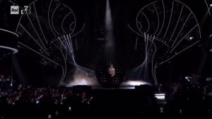 Sanremo 2024 - Marco Mengoni canta 'Due vite'