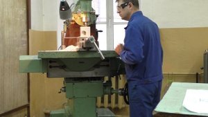 Фрезерование глубокого кармана длинной фрезой