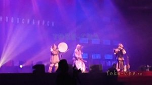 Северное барабанное шоу с бубнами и горловым пением / Шоу этно барабанщиков на бубнах