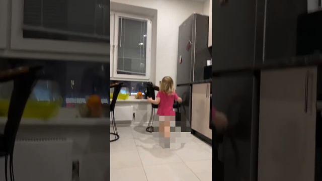 Помогла дети детивидео детииродители кот бенгал воспитание воспитаниедетей развитиедетей