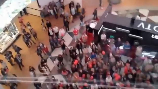 Александр Бон. Выступление в ТЦ "Атриум". смотреть онлайн