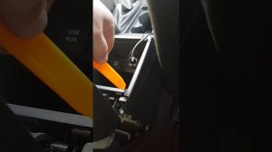 Mazda 6 ремонт подлокотника