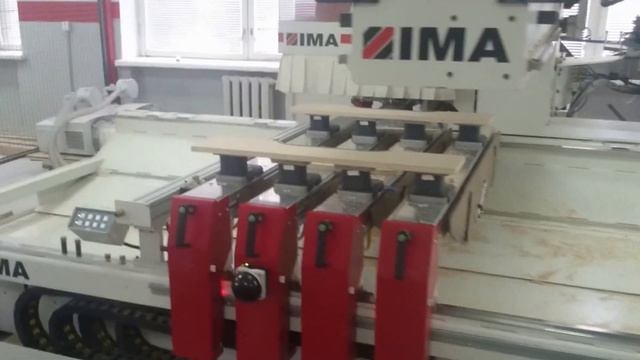 Bima 400V - кромление двух узких деталей с внутренним контуром