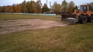 1. Амкадор роет котлован под фундамент