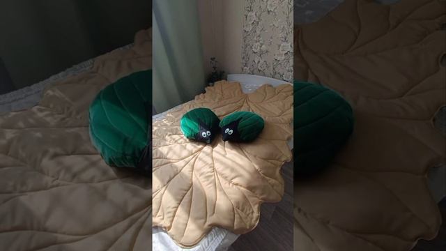 Необычные пледы, подушки для вашего интерьера #декор #плед #текстильдлядома #homedecor #дом #листья