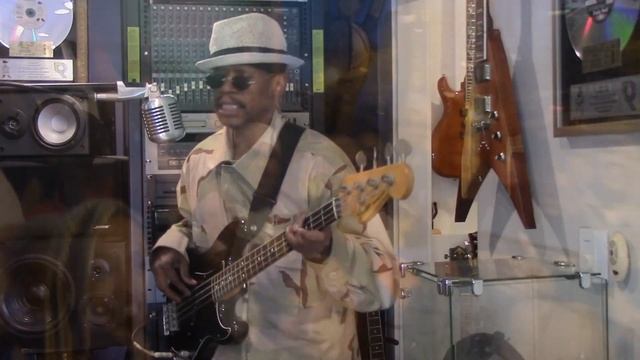 E.U. Freeze (Performed by: Yormajesty ( Feat Mocha Java ) смотреть онлайн