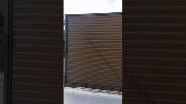 Откатные ворота, ролетное заполнение#откатныеворота#alutech#монтаж #дизайн смотреть онлайн