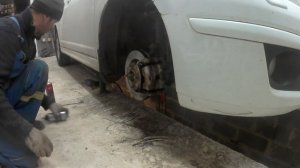 Nissan Tiida . Замена рычага