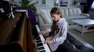 И.С. Бах - Маленькая прелюдия № 8 (Исполняет Ева Корнева 10 лет, 3 класс)