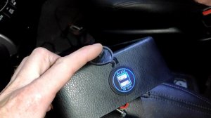 Toyota Voxy zwr80. Установка дополнительного USB входа для второго ряда.