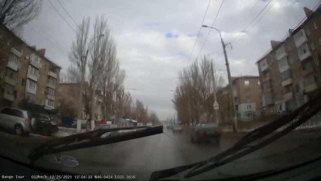 Луганск, ул. Линева, кв. Гаевого, ул. Советская. 2021 12.25 смотреть онлайн