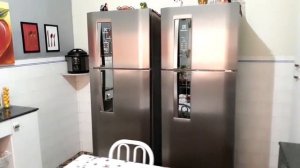 Cozinha Electrolux, fogão 76SAS, micro-ondas Me41x, refrigeradores DF54X e panela de pressão pcc20.