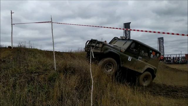 Прыжок на первое место в категории спорт. Соревнования по джип-триалу на Зауральском тракте. Курган смотреть онлайн