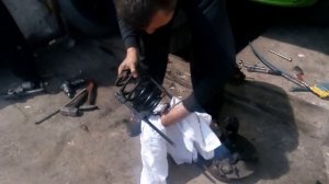 Volkswagen Caddy.Замена передних амортизаторов..mp4