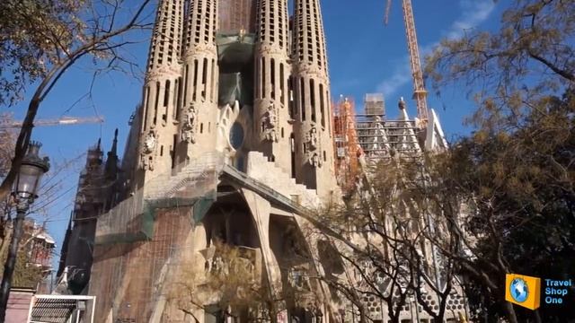 БАРСЕЛОНА - ТВОРЕНИЕ ГАУДИ. САГРАДА ФАМИЛИЯ, ПАКГ ГУЭЛЯ, ДОМ МИЛА