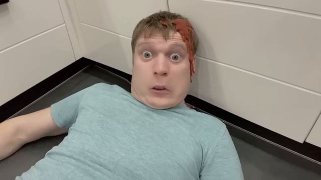 Малой пранкует батю!.