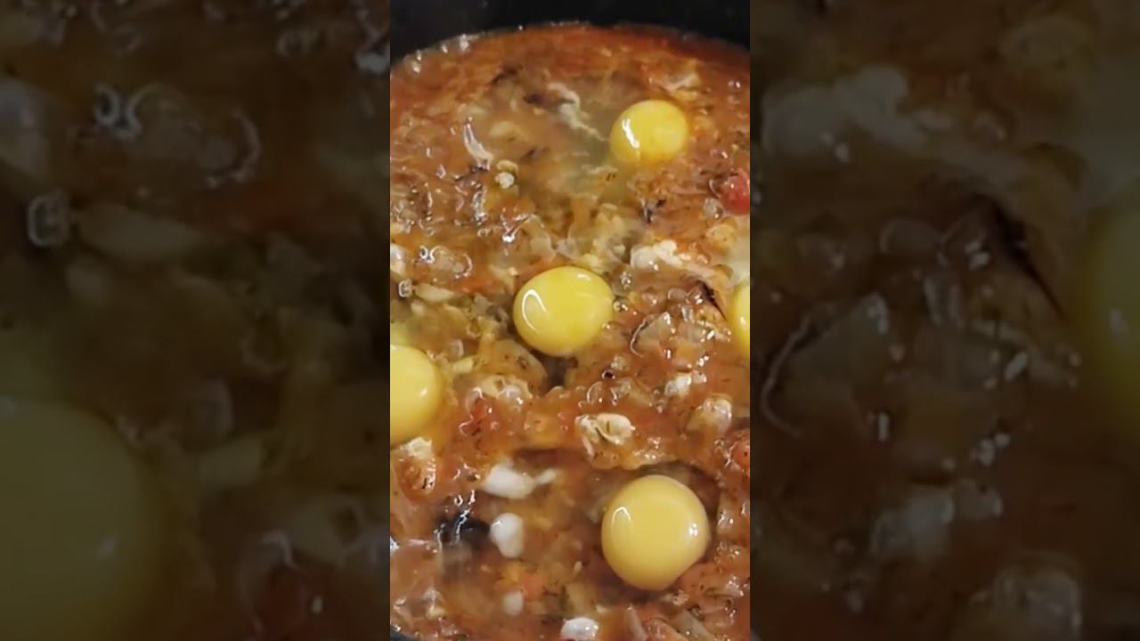 ШАКШУКА short #shorts #шакшука #shakshuka #яичницаспомидорами #eggs #помидоры #tomatoes #израиль