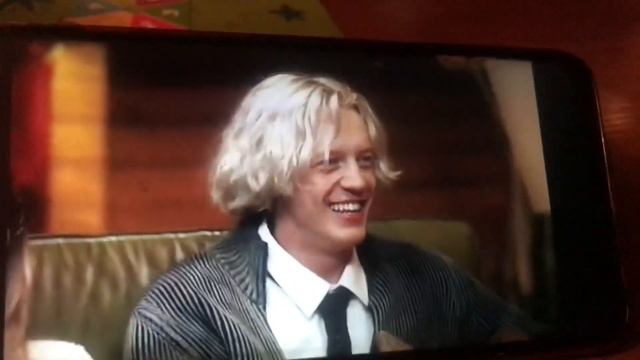 ЧТО ДЕЛАЕТ ВАЛЯ КРИСТМАС В ПОСЛЕДНИЙ ДЕНЬ ВЫХОДНОЙ? VALYA CHRISTMAS???!! смотреть онлайн