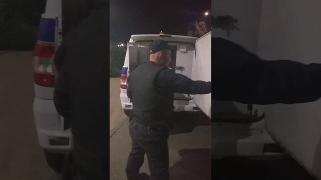 1 окт 2023 г.Ростов-на-Дону ул,Оганова. Полиция задержала, злодея, который как бы хулиганил. смотреть онлайн