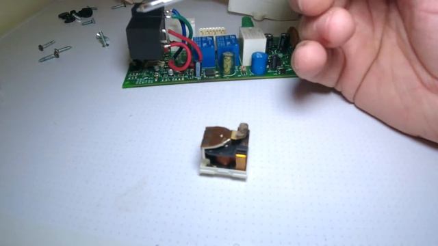 Ошибка Е12. Водонагреватель ARISTON VLS INOX QH 100 смотреть онлайн