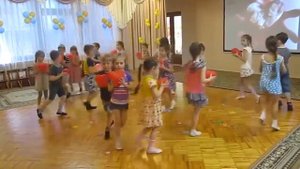 'Мама, будь всегда со мною рядом'  танец с сердечками