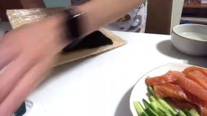 Суши, роллы дома. Как приготовить роллы дома?