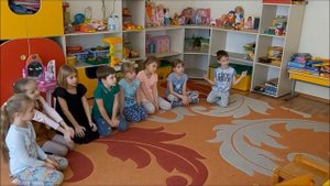 Музыкальная игра “Летит по небу шар”