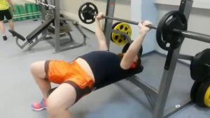 Жим штанги лёжа.40 кг на 45 раз.