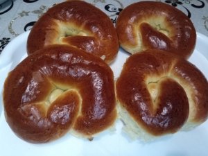 КРЕНДЕЛЬ с изюмом.Дрожжевое опарное тесто.