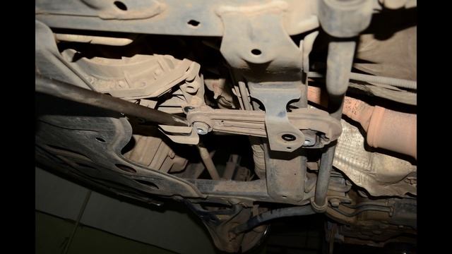Замена нижней опоры двигателя Лада Ларгус смотреть онлайн