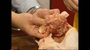 Как удалить КОСТИ, чтобы КУРИЦА осталась ЦЕЛОЙ (для ФАРШИРОВАНИЯ курицы) / Илья Лазерсон