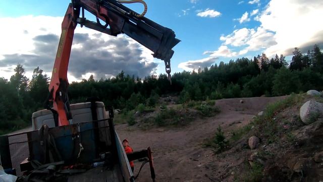 В карьер за песком. Работа с КМУ. Снова на МАЗу смотреть онлайн