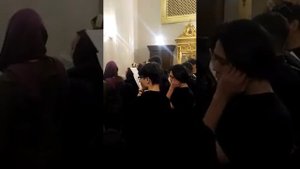 У Казанской Божьей Матери тихо теплятся огни. Казань. Собор Казанской иконы Богоматери.