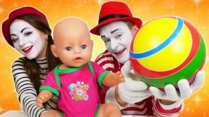 Видео куклы БЕБИ БОН – Кто лучше Как Мама для Baby Born? – Весёлые игры для девочек Дочки Матери