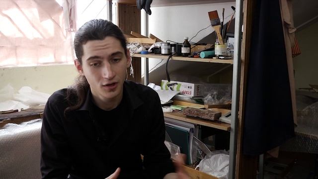 Художник-реставратор полихромных деревянных скульптур и его мастерская.
