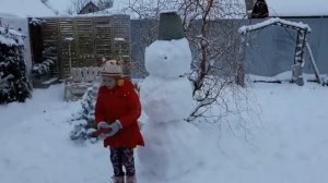 Снеговик-Почтовик.  Вылепили сами