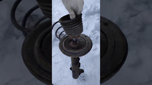 Старые передние амортизаторы Mercedes C230 смотреть онлайн