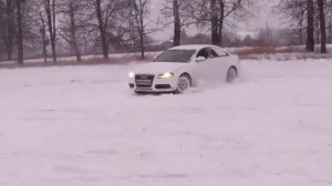 Ауди А4 Б8 кватро боком по снегу)))