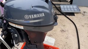 YAMAHA F 9.9 - замена масла в моторе.