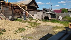 как поднять брус на крышу в одну каску!