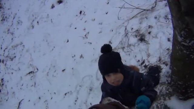Медведь шатун напал.Дети играют веселятся.