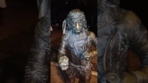 скульптура абхазский горец установленная на набережной махаджиров / скульптура абхазского старца /