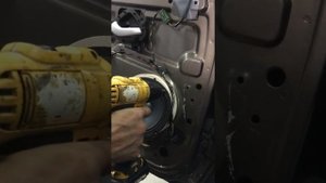 Установка передних колонок на калине спорт часть 4