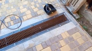Вот и решетка готова для дренажной ямы