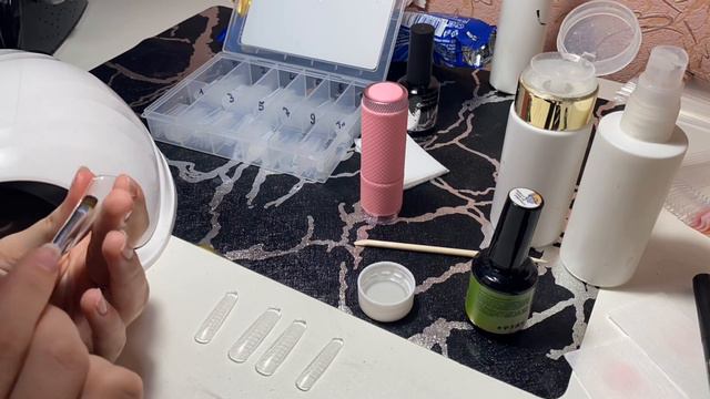 🤍наращивание на ВЕРХНИЕ ФОРМЫ первый раз || маникюр самой себе смотреть онлайн