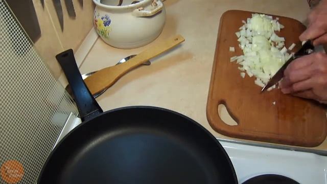 Говядина, тушеная в «белом» соусе. Вкусное, мягкое мясо и густой соус.