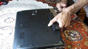 Как извлеч аккумулятор из ноутбука ASUS N76 How to remove battery from ASUS N76 laptop