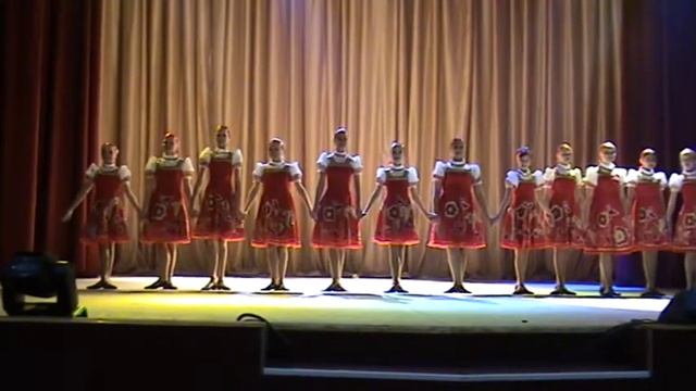 Школа №11 г. Тобольск "Школьные годы" Остякова М.Н. Хоровод и молдавский танец 2009 г. смотреть онлайн